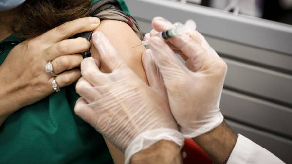 Rusia registra EpiVacCorona, su segunda vacuna contra el COVID-19... y alista una más