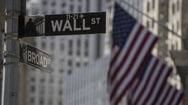 Mayores beneficios en Wall Street sorprenden al mercado