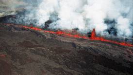 Lava del Kilauea destruye cientos de casas durante la noche