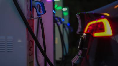 Reforma eléctrica impulsará uso de autos eléctricos, asegura la CFE