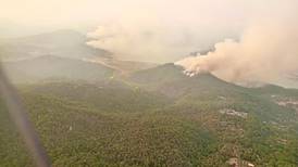 Valle de Bravo se quema: Incendio forestal amenaza zona de Cualtenco y Velo de Novia