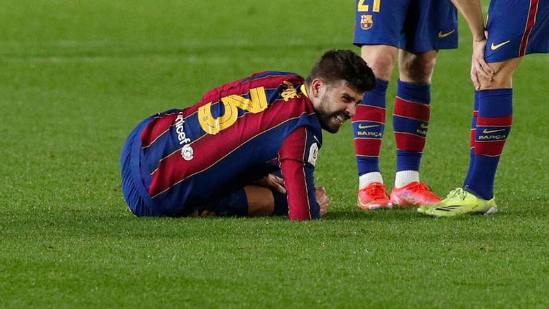 El defensa del Barcelona tuvo que abandonar el partido ante Sevilla por lesión (Reuters)