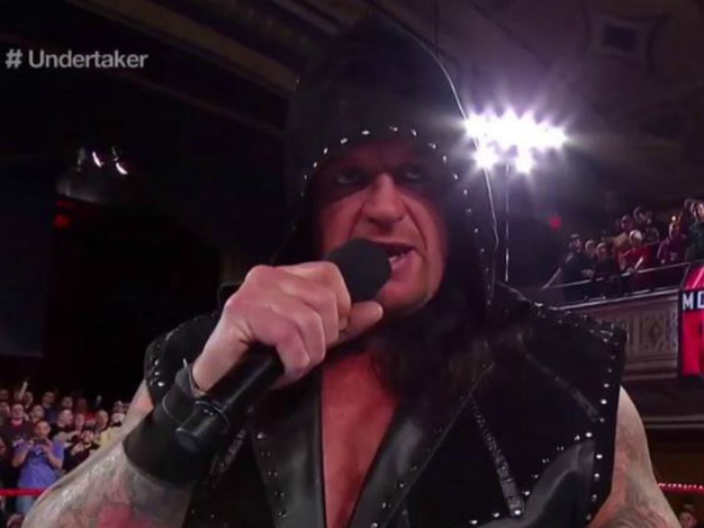 ¡The Undertaker volvió de entre los muertos con advertencia!