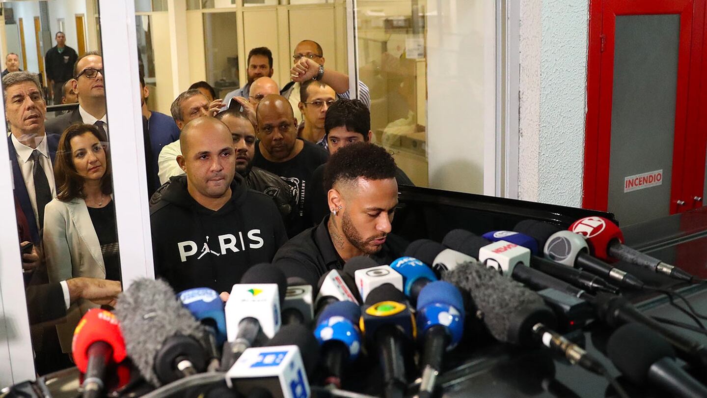 Revelan el supuesto chat privado entre Neymar jr. y la mujer que lo acusa por violación