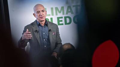 Bezos se ‘limpia’ quejas por Amazon y promete donar 203.7 mdd contra el cambio climático