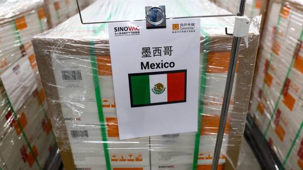 México recibe el embarque más grande de vacunas COVID: 1 millón de dosis de Sinovac