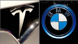 Tesla le 'pisa los talones' a BMW pese a controversias
