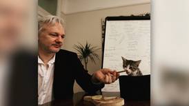 'El gato se salvó', dice abogado sobre mascota de Assange 