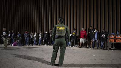 México acepta recibir al mes a 30 mil migrantes expulsados de EU, anuncia Biden