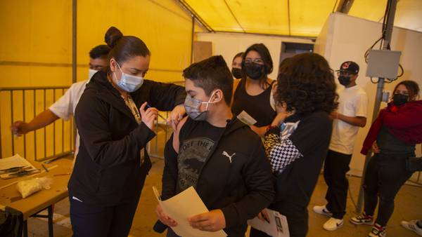 ‘Ya no está a debate, es necesario’: CNTE en CDMX exige vacunación COVID a menores de 15 años