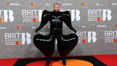 BRIT Awards 2023: ¿Cómo un perro inspiró el traje de látex de Sam Smith y quién lo diseñó?