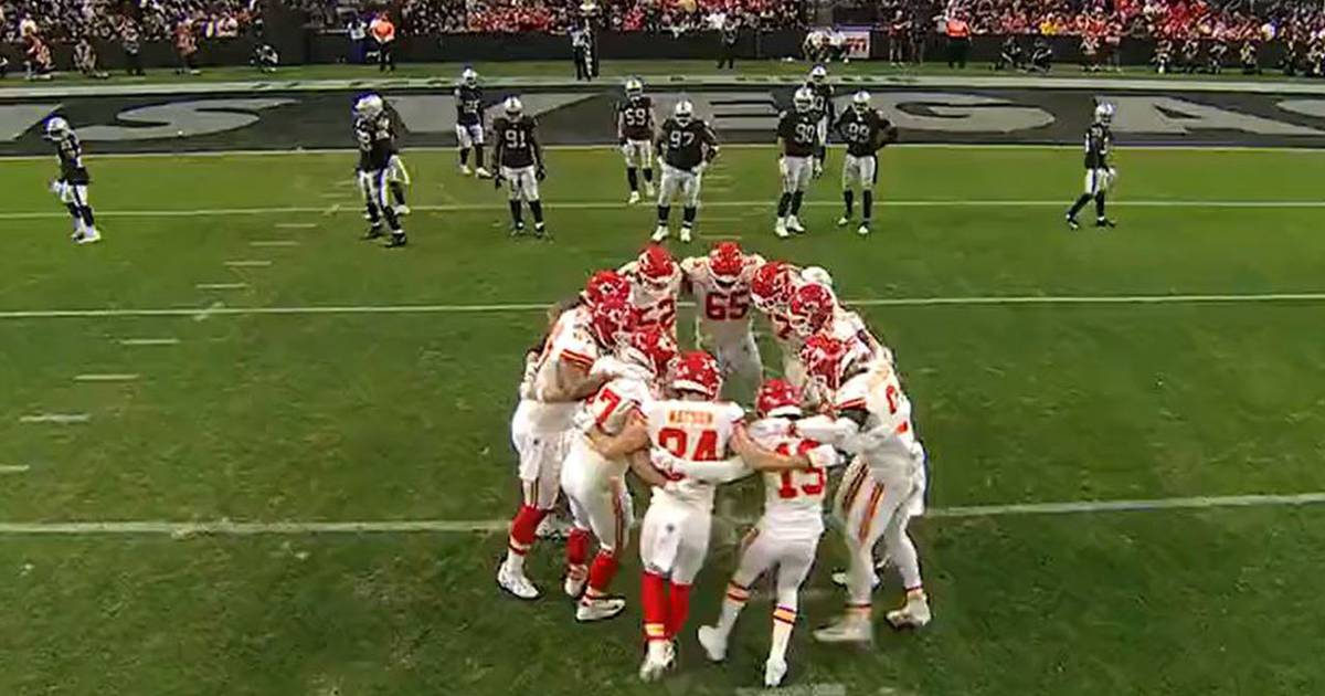 The Kansas City Chiefs make the most viral play of the NFL season and it didn’t count!