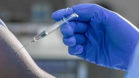 ¿Es necesaria una cuarta dosis de vacuna vs COVID? Esto dicen Pfizer y Moderna