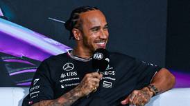 Hamilton no oculta su deseo por trabajar con Newey y no ve a Red Bull ‘sin hacer grandes autos’