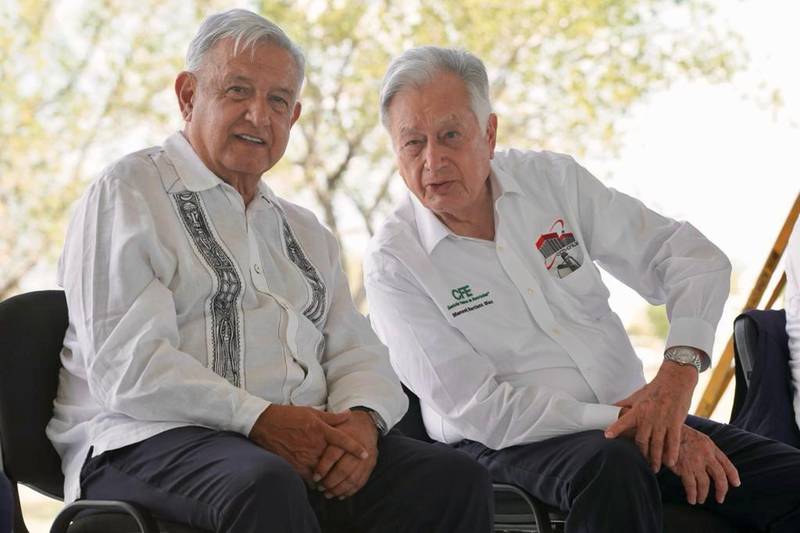 Andrés Manuel López Obrador y Manuel Bartlett, quienes preparan un plan para el rescate de mineros en Coahuila.