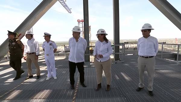 Nahle se ‘balconea’ en inauguración de refinería de Dos Bocas: Afirma que falta instalar 2 torres