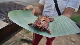 ‘Es como un pollito’: Luisito Comunica cuenta a qué sabe la rata asada en Camboya 