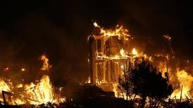 Incendio forestal arrasa con más de 500 casas en Colorado; reportan 7 heridos