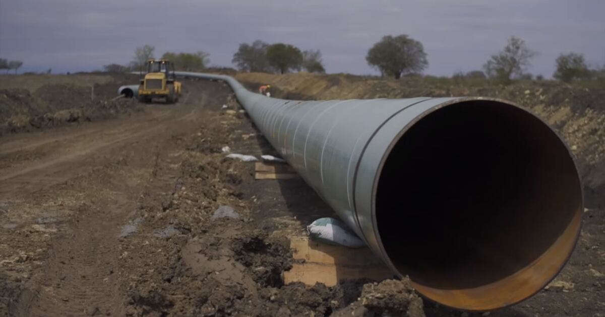 Gobernador de Texas urge a AMLO 'destrabar' gasoductos