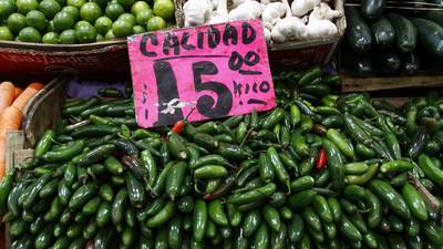 Inflación se ‘pone picosa’: Chiles y salsas suben hasta 24.4% su precio
