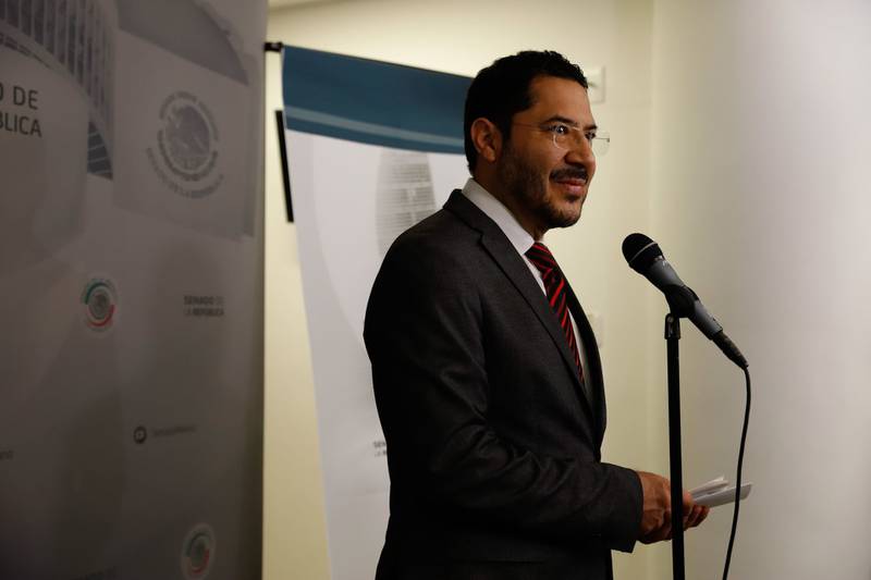 El senador Martí Batres durante la presentación de su iniciativa