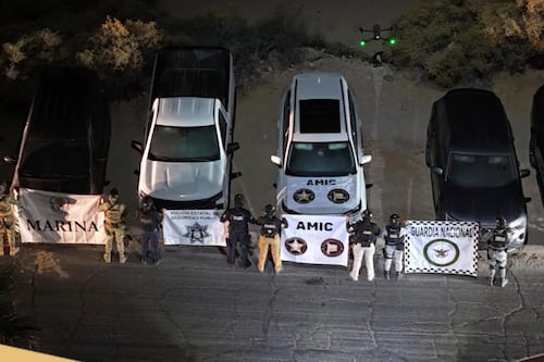 (VIDEO) Hallan 18 autos de lujo en sótano en Sonora; 17 tienen reporte de robo en EU