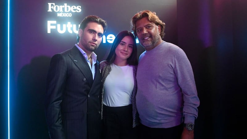 Saturación de información por IA exige criterio para tomar decisiones