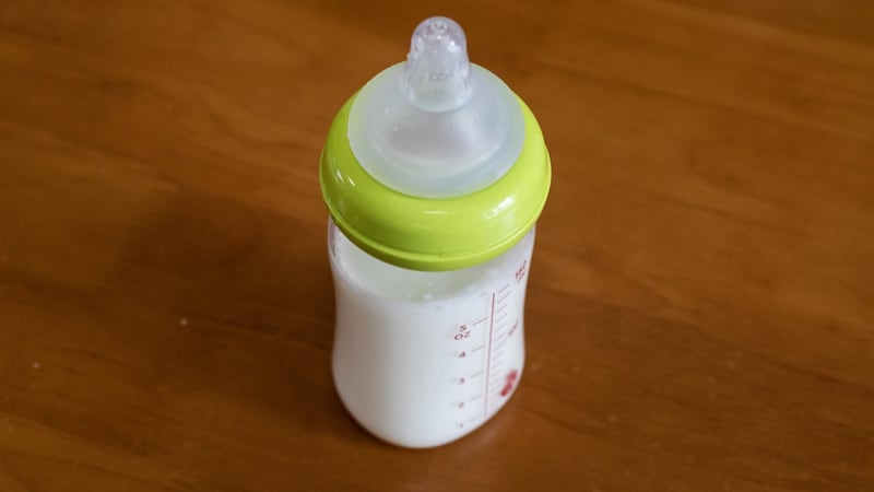 Francia investiga tercera muerte de bebé por consumir fórmula infantil contaminada