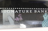 Ejecutivos de Signature Bank vendieron 100 mdd en acciones: WSJ