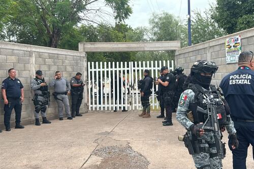 Ataque en secundaria de Torreón: Muere subdirectora y detienen a 2 exalumnos; hay 3 heridos