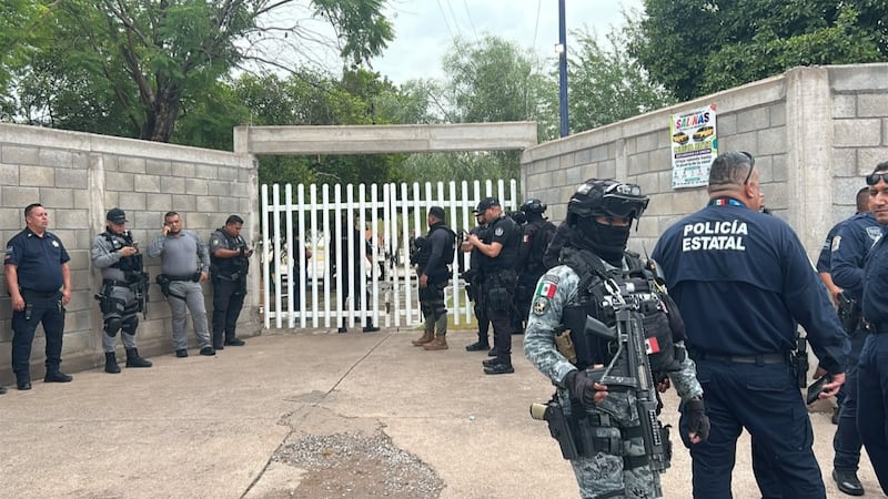 Ataque en secundaria de Torreón: Muere subdirectora y detienen a 2 exalumnos; hay 3 heridos