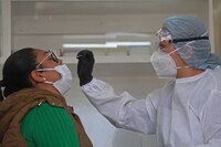 Estas son las enfermedades graves que puedes desarrollar por una reinfección por COVID