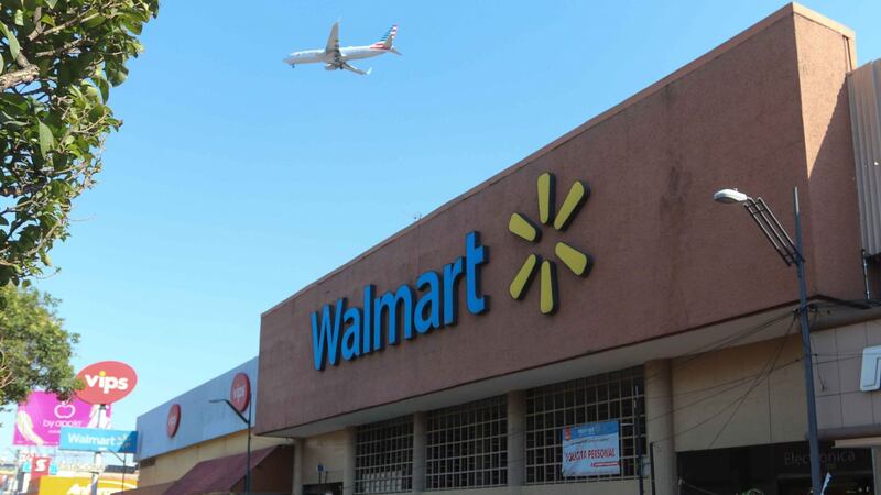Walmart recibe ‘superlicencia’ para libre importación de alimentos, explica AMLO