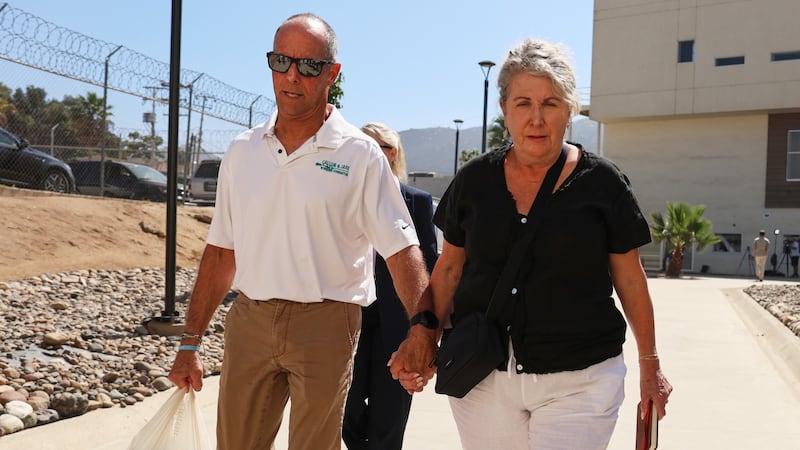 Declaran culpables a 3 por asesinato de los surfistas australianos