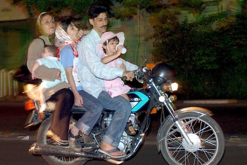 Gobierno de Irán aprueba que las mujeres puedan conducir motocicletas