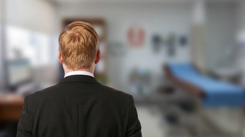 ‘Culpaba a los zapatos’: El síntoma por el que diagnosticaron enfermedad incurable a Michael Patrick, de ‘GOT’