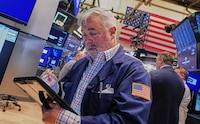 Wall Street cierra con pérdidas por final del alto al fuego con Irán: ¿Cómo operó HOY?