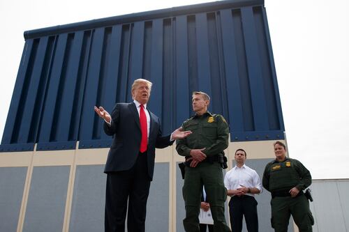 Trump critica a gobernador de California por demanda contra declaración de emergencia