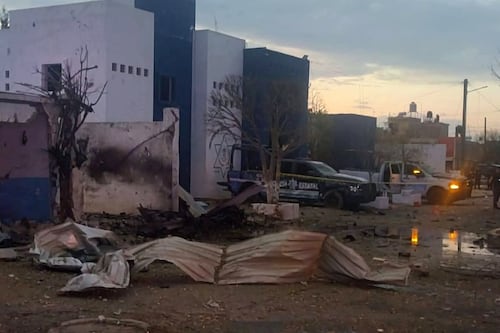 Atentado con explosivo en comisaría de Zacatecas deja tres policías heridos