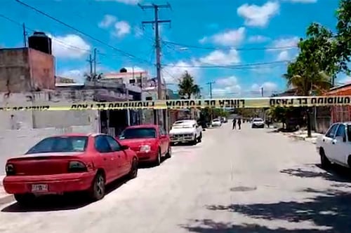 Mueren 2 personas tras ataque a policías en Cancún