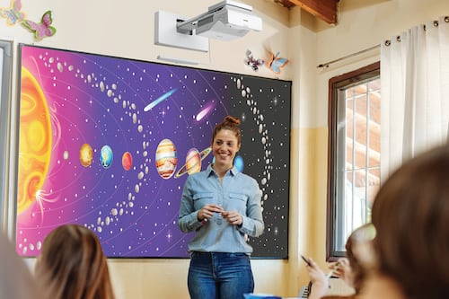 Epson apuesta por la proyección digital para transformar la educación