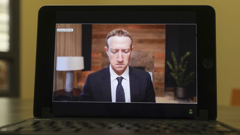 Día ‘de terror’ para Zuckerberg: se cae Facebook y también pierde 6 mil mdd en horas