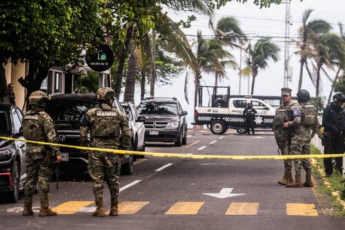 Violencia en Veracruz: Dejan restos humanos frente a palacio municipal de Cazones