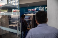 Consulta de saldo en otros bancos: Esta es la comisión en los cajeros automáticos