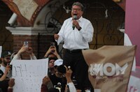 Baaaaartlet: Dejan sin luz a Ricardo Monreal en gira por Chiapas; pide que CFE atienda ‘apagones’