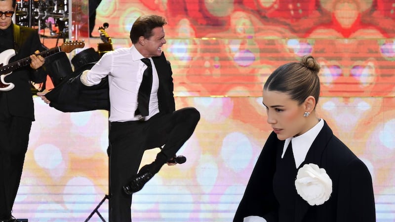 Michelle Salas publica foto inédita con Luis Miguel en su boda: ‘Te amo, papá’