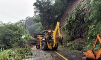 Sube a cinco los muertos por ‘John’ en Oaxaca: Van 24 víctimas por inundaciones y deslaves
