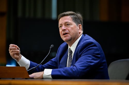 Trump ya tiene zar de la IA: Designa a Jay Clayton para encabezar la ‘Fuerza de Superinteligencia’