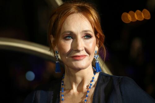 ‘Espero ser arrestada’: Policía exonera a J.K. Rowling, autora de ‘Harry Potter’, por tuits contra la ley