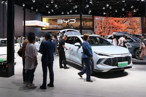 EU le pone alto a la exportación de autos chinos desde Canadá: ‘No van a cruzar la frontera’